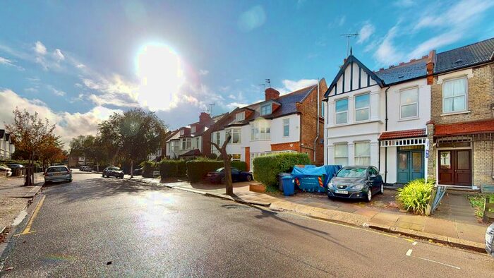 4 Bedroom Maisonette To Rent In Cavendish Avenue, London, N3