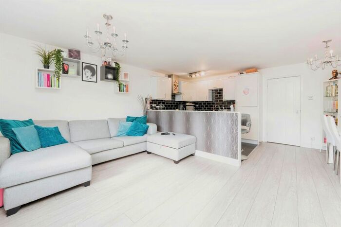 2 Bedroom Flat For Sale In Ferguson Grove, Cheshunt, Waltham Cross, EN8