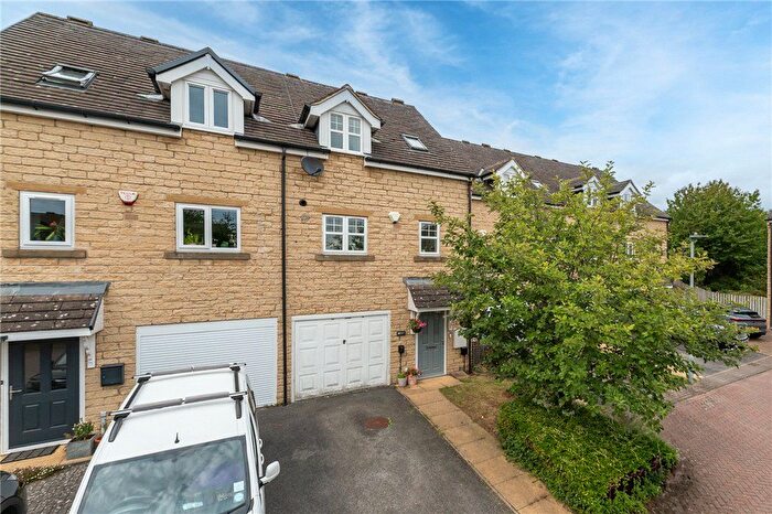 3 Bedroom Town House For Sale In Whitestone Drive, East Morton, BD20