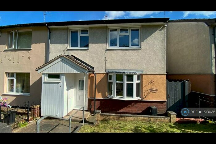 3 Bedroom End Of Terrace House To Rent In Broad Oak Close, Nottingham, NG3