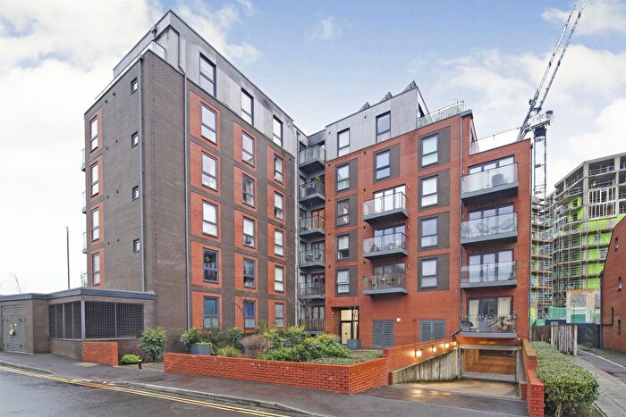 2 Bedroom Flat For Sale In Goldstone Lane, Hove, BN3