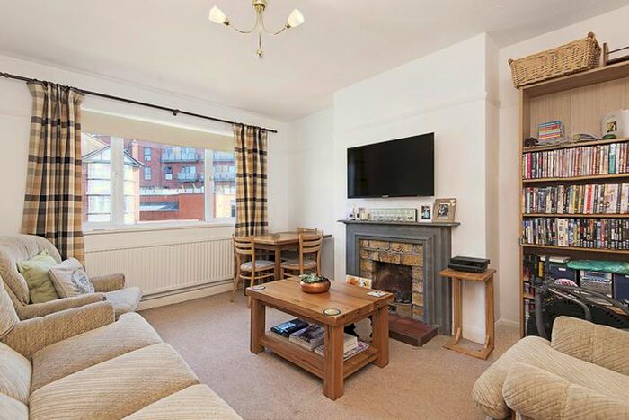 2 Bedroom Flat To Rent In West Barnes Lane, London SW20