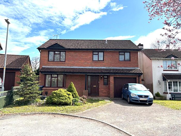 4 Bedroom Detached House For Sale In Ailesbury Close, Chippenham, SN15