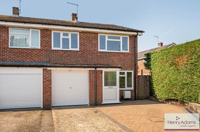 3 Bedroom End Of Terrace House For Sale In Clare Gardens, Petersfield, GU31