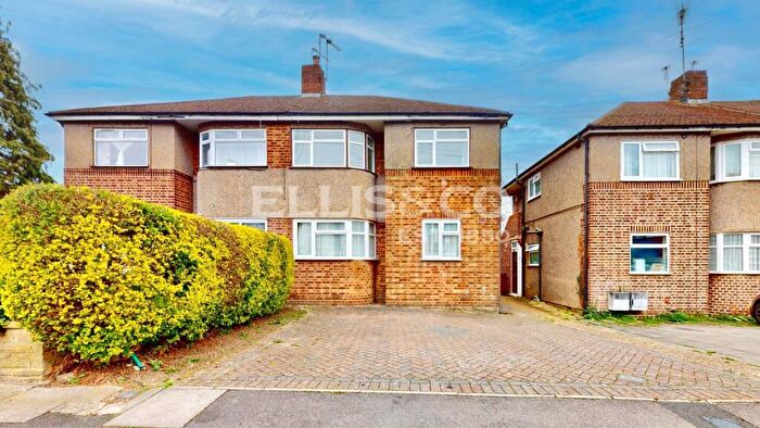 2 Bedroom Maisonette For Sale In Glenwood Close, Harrow, HA1