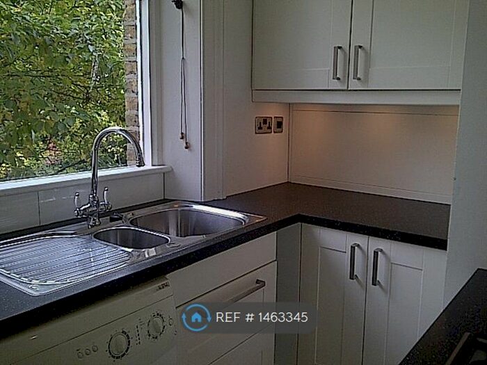 1 Bedroom Flat To Rent In North Road, Surbiton, KT6