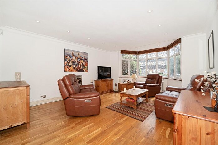 4 Bedroom Detached House For Sale In Church Road, Hanwell, W7