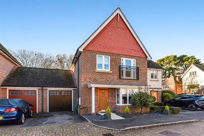 3 Bedroom House For Sale In Meadow Close, Lavant, Chichester, PO18