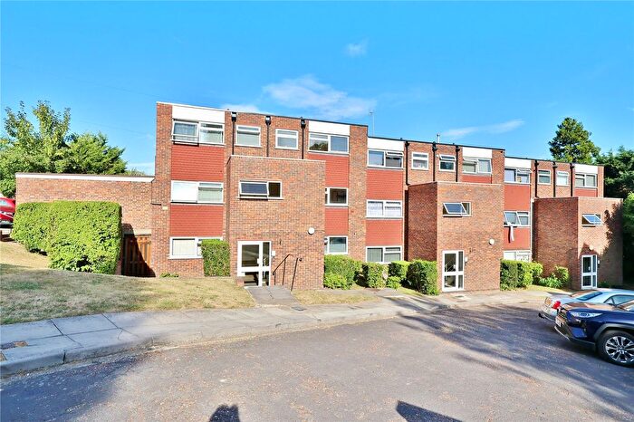 2 Bedroom Flat For Sale In Woodlands Court, Woking, Surrey, GU22