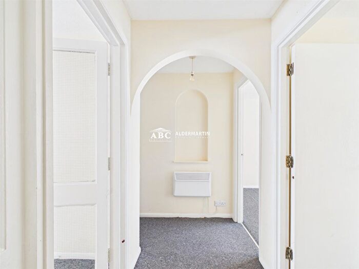 2 Bedroom Flat For Sale In Kingfisher Way, Neasden, London, NW10
