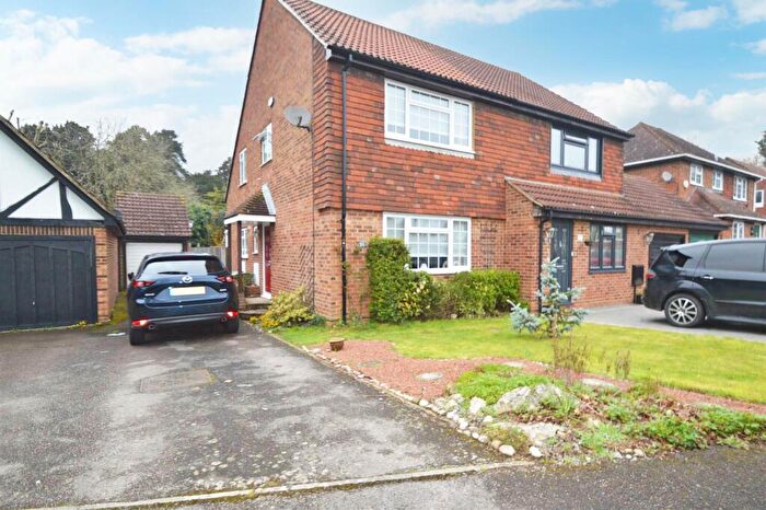 3 Bedroom Semi-Detached House To Rent In Harvesters Way, Weavering, Maidstone, ME14