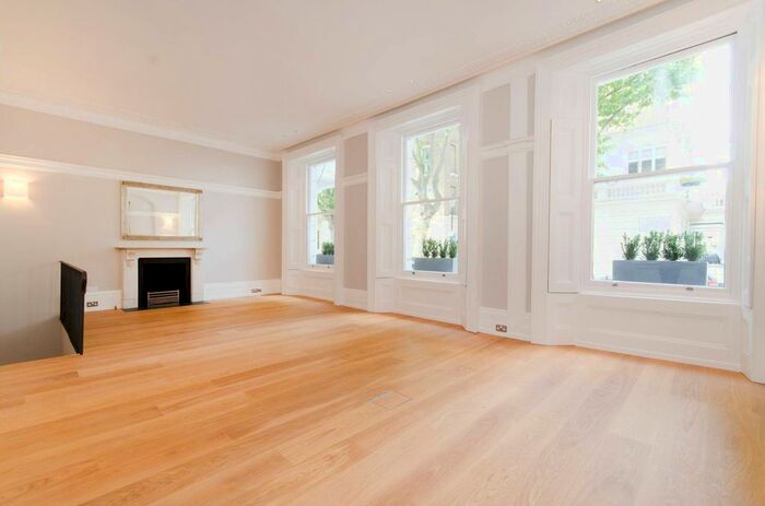 3 Bedroom Maisonette To Rent In Linden Gardens, Notting Hill, London, W2