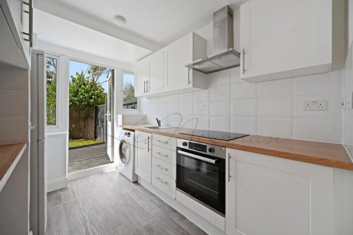 2 Bedroom Terraced House To Rent In Queens Walk, Ashford, TW15