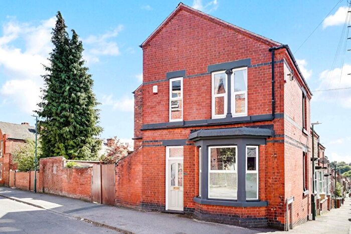 3 Bedroom End Of Terrace House For Sale In Gladstone Street, Nottingham, NG7