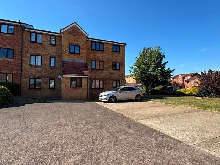 Studio For Sale In Redford Close, Feltham, TW13