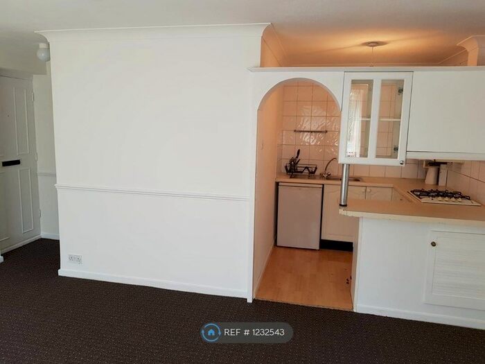 Studio To Rent In Berkshire, Slough SL2