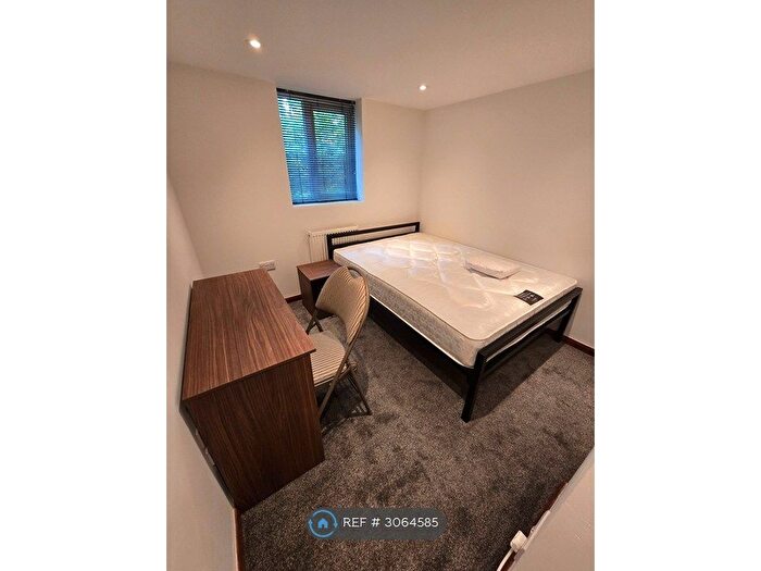 Studio To Rent In Dunstable Road, Luton, LU4