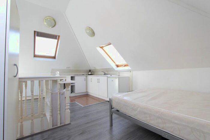 Studio To Rent In Cairnfield Avenue, Neasden, NW2