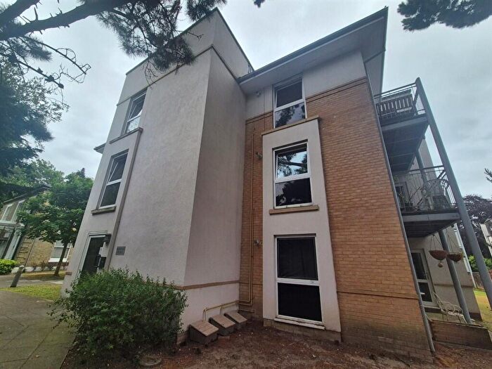 2 Bedroom Flat For Sale In Archers Road, Southampton, SO15