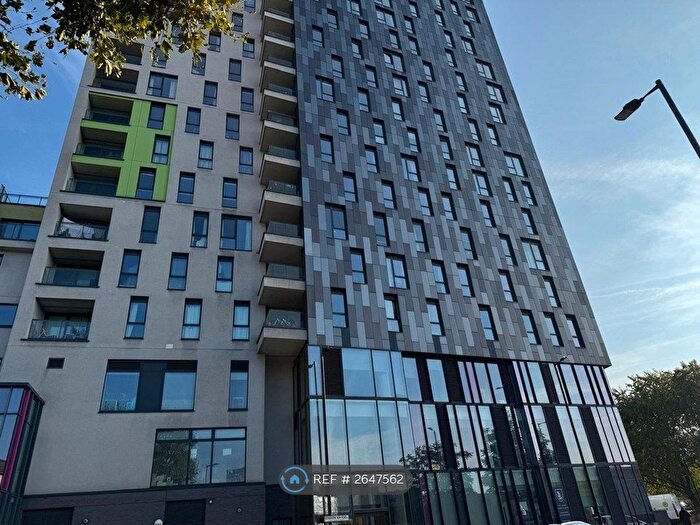 3 Bedroom Flat To Rent In Rotherhithe New Road, London, SE16