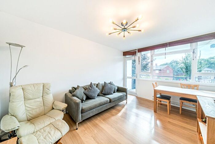 2 Bedroom Flat To Rent In Deeside Road, London, SW17