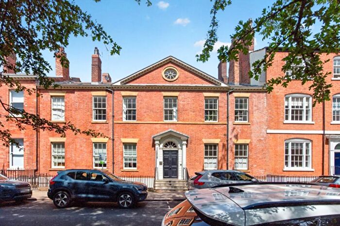 2 Bedroom Apartment For Sale In Park Square North, Leeds, Leeds, LS1