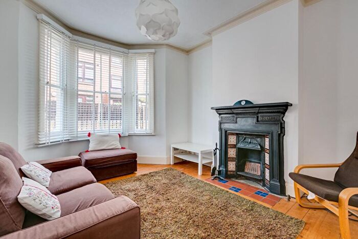 4 Bedroom House To Rent In Musjid Road, London, SW11