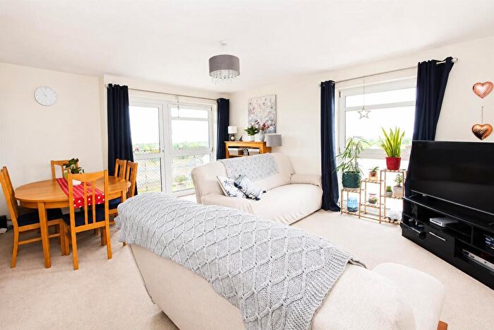 2 Bedroom Apartment For Sale In Hendfield Court, Beddington Gardens, Wallington, SM6