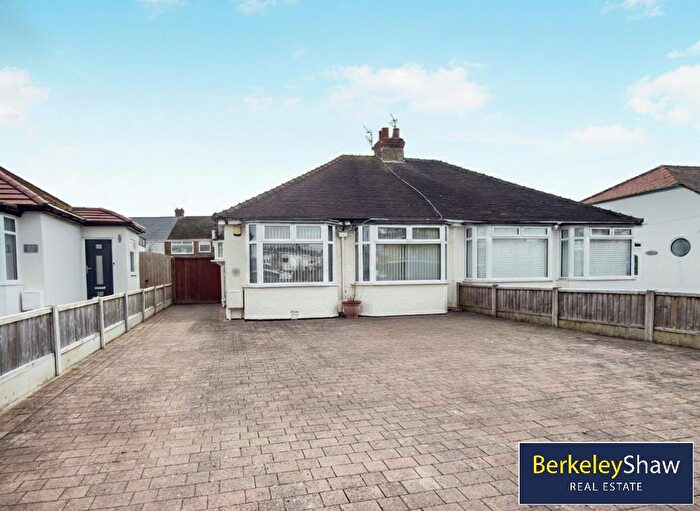 2 Bedroom Semi-detached Bungalow For Sale In Moss Lane, Liverpool, L31