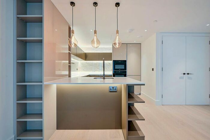 2 Bedroom Flat To Rent In Cascade Way, Shepherd's Bush, London, W12