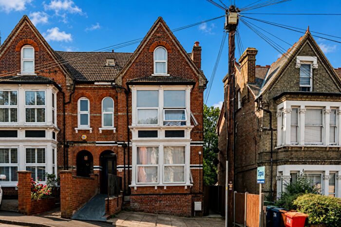 6 Bedroom Semi-Detached House For Sale In Priory Road, High Wycombe, HP13