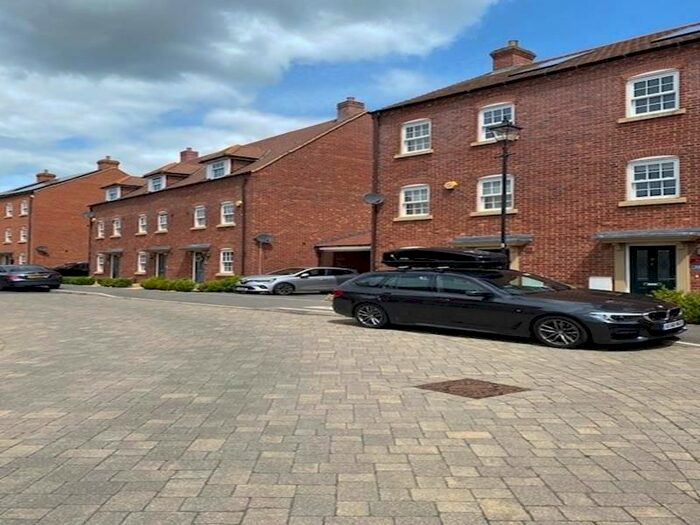 4 Bedroom Property To Rent In Cantley Road, Great Denham, MK40