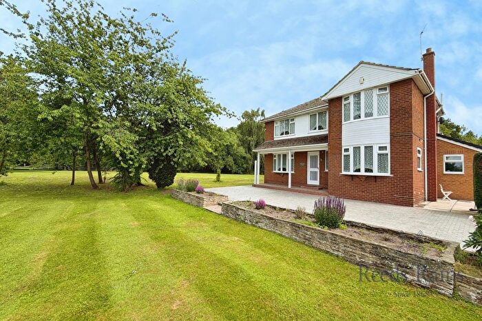 4 Bedroom Detached House For Sale In Camblesforth Road, Selby, North Yorkshire, YO8