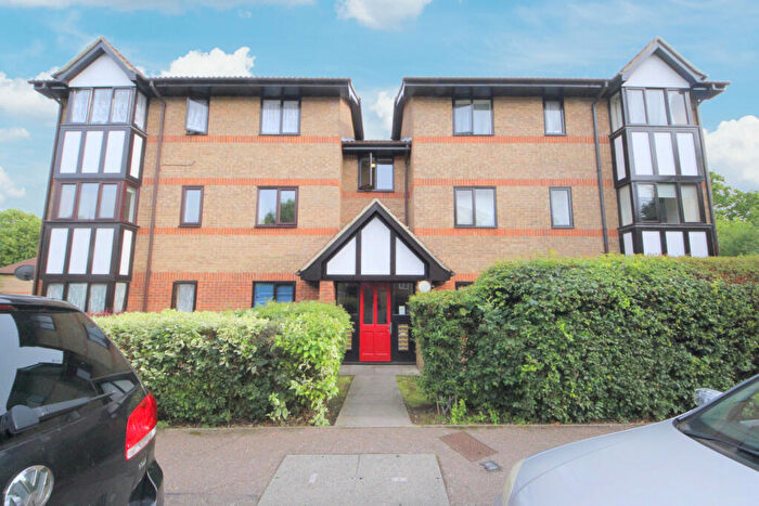 1 Bedroom Flat To Rent In Dalrymple Close, Southgate, N14