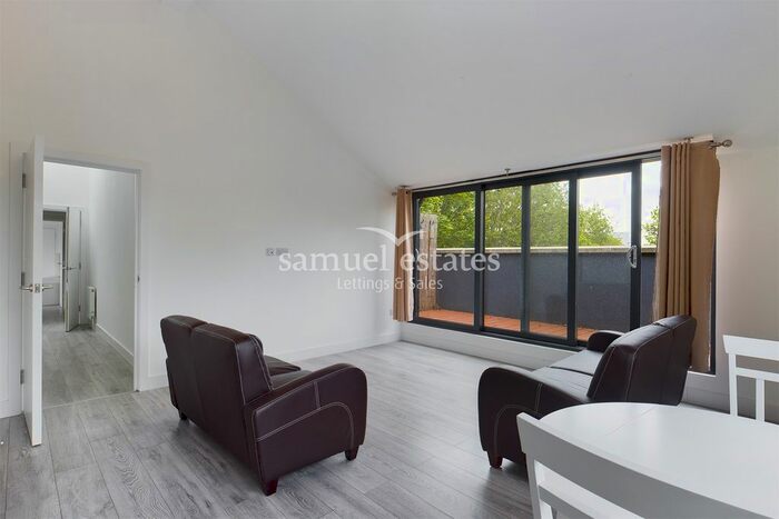 4 Bedroom Flat To Rent In Station Road, Colliers Wood, SW19