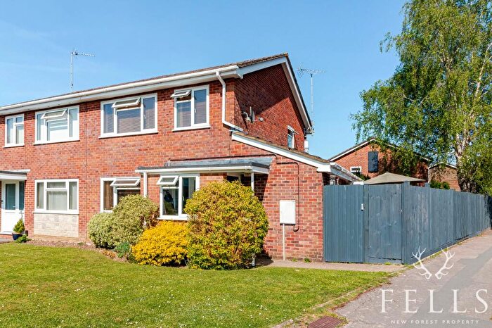 3 Bedroom Semi-Detached House For Sale In Alder Drive, Alderholt, SP6