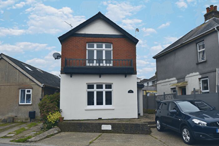 3 Bedroom Detached House To Rent In Priory Road, Newport, PO30