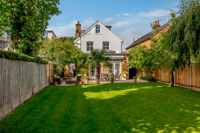 5 Bedroom Detached House To Rent In Clarence Road, Walton-on-Thames, KT12