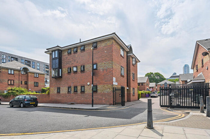 1 Bedroom Flat For Sale In Athol Square, Poplar, London, E14