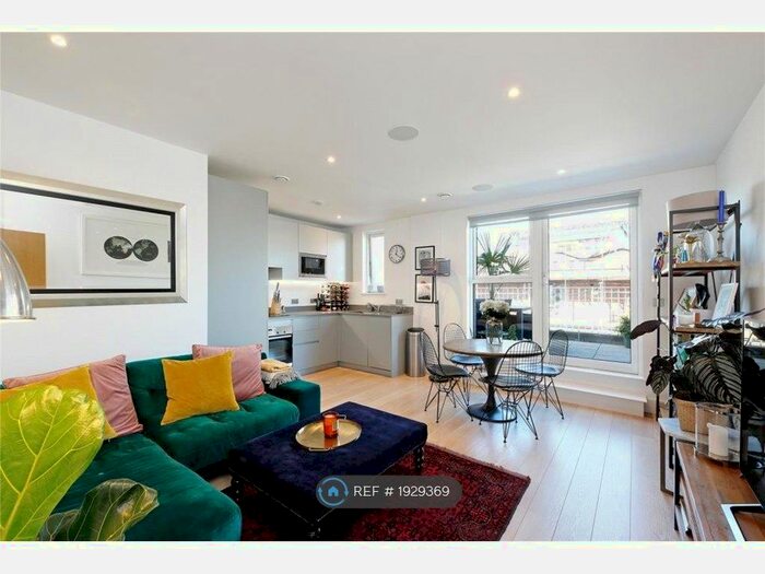 2 Bedroom Flat To Rent In Stockwell Park Walk, Brixton, SW9