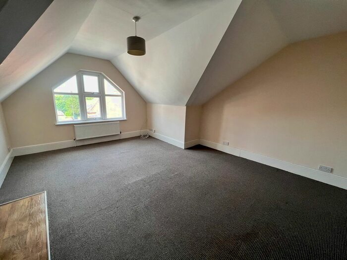 1 Bedroom Flat To Rent In Poole Road, Bournemouth, BH4