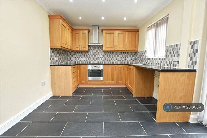 4 Bedroom Terraced House To Rent In Duke Street, Manchester, OL10
