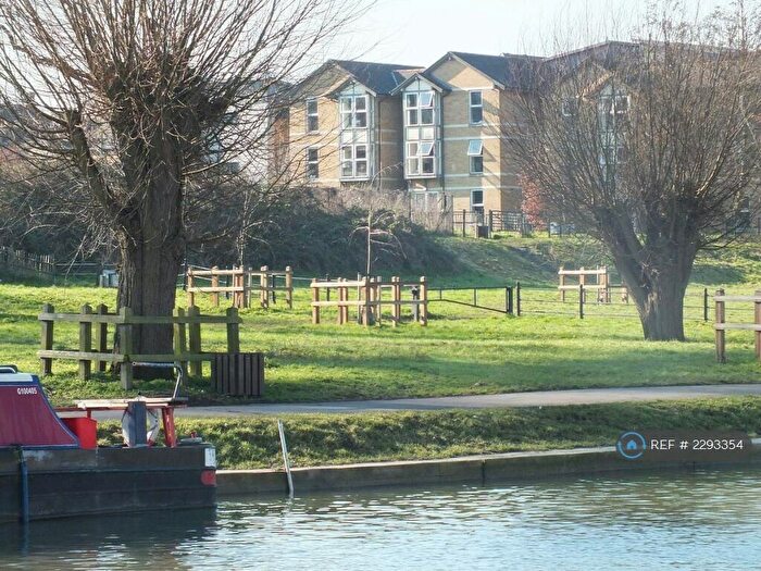 1 Bedroom Flat To Rent In Auckland Court, Cambridge, CB5