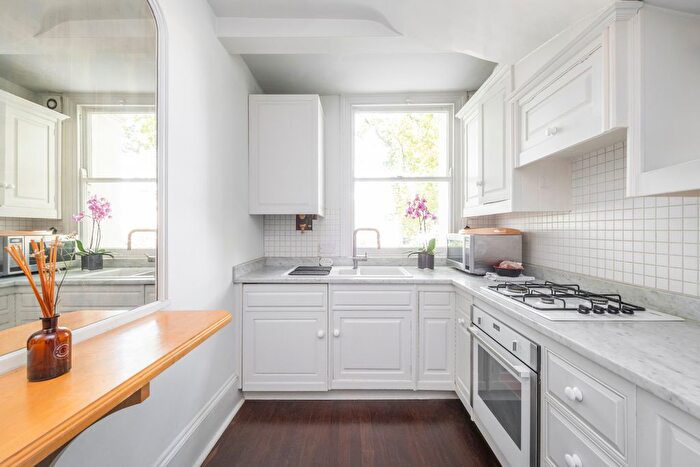1 Bedroom Flat For Sale In Ladbroke Gardens, Notting Hill, W11