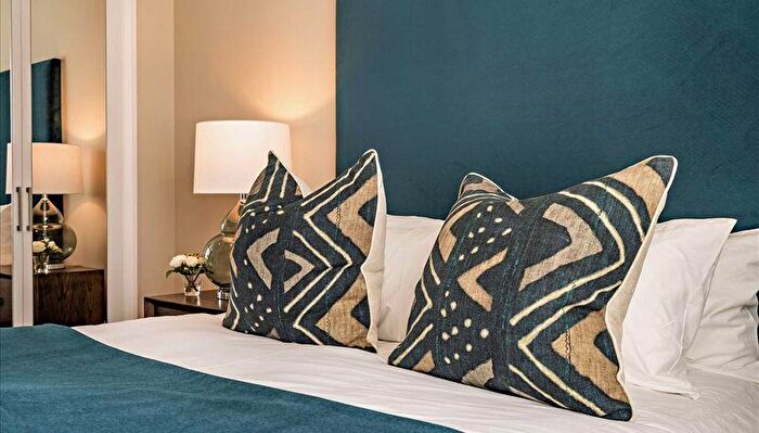 2 Bedroom Flat To Rent In Westferry Circus, London, E14