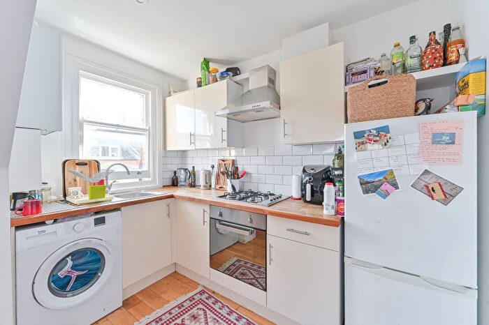2 Bedroom Flat To Rent In Brailsford Road, Tulse Hill, London, SW2