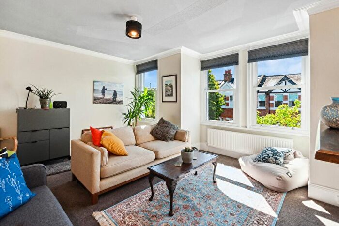 1 Bedroom Apartment For Sale In Second Avenue, London, SW14