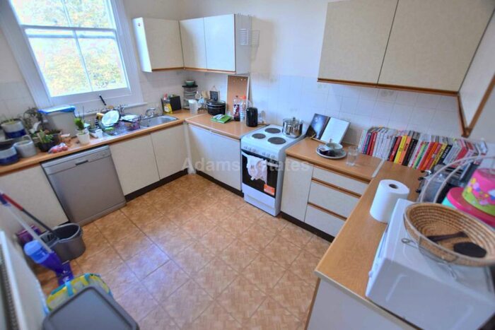 3 Bedroom Flat To Rent In Christchurch Road, Reading, RG2