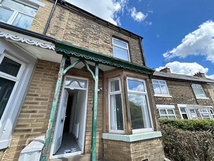 4 Bedroom House To Rent In Thornton Lane, Bradford, West Yorkshire, BD5