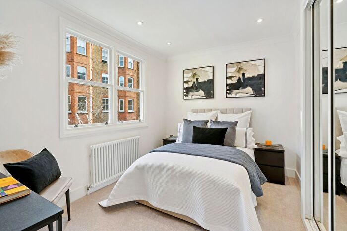 1 Bedroom Flat For Sale In Nevern Square, Earls Court, London, SW5
